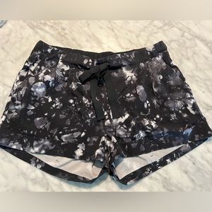 Lululemon Spring Breakaway Short 8